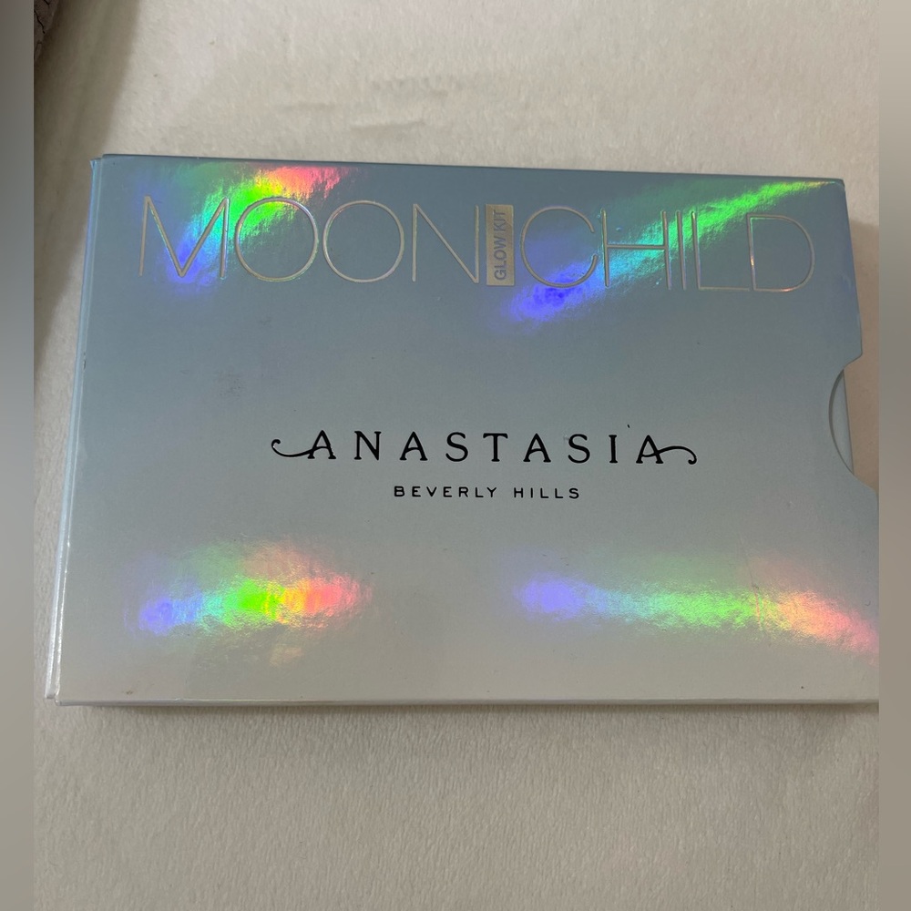 Anastasia Beverly Hills moon child highlighter palette